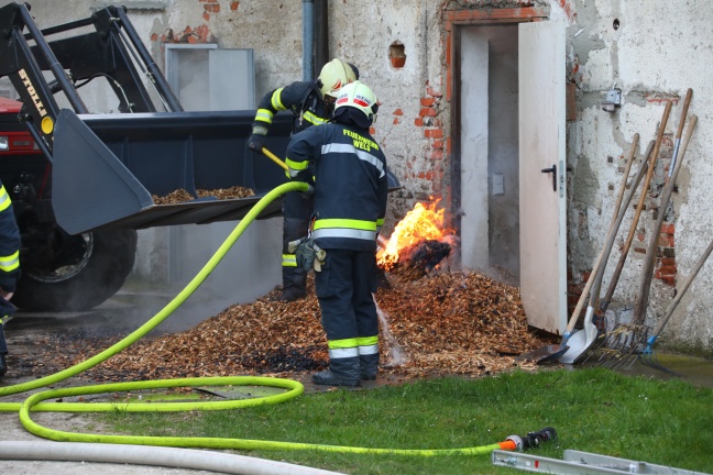 Brand einer Hackschnitzelheizung auf einem Bauernhof in Wels-Oberthan