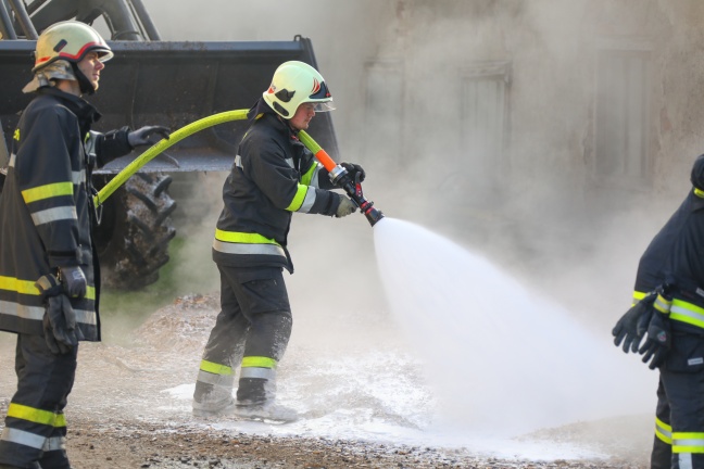 Brand einer Hackschnitzelheizung auf einem Bauernhof in Wels-Oberthan