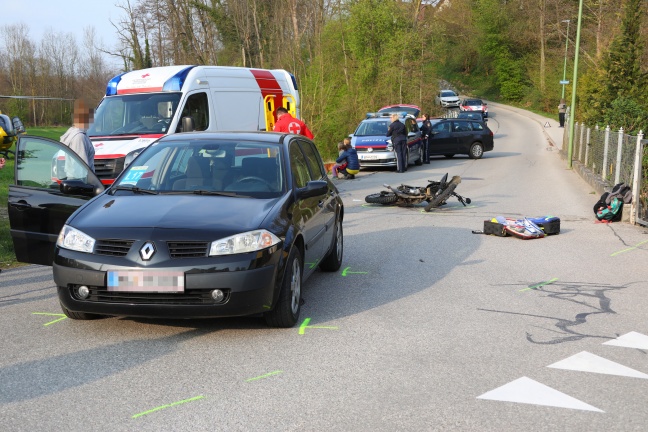 Mopedlenker bei Verkehrsunfall in Thalheim bei Wels schwer verletzt