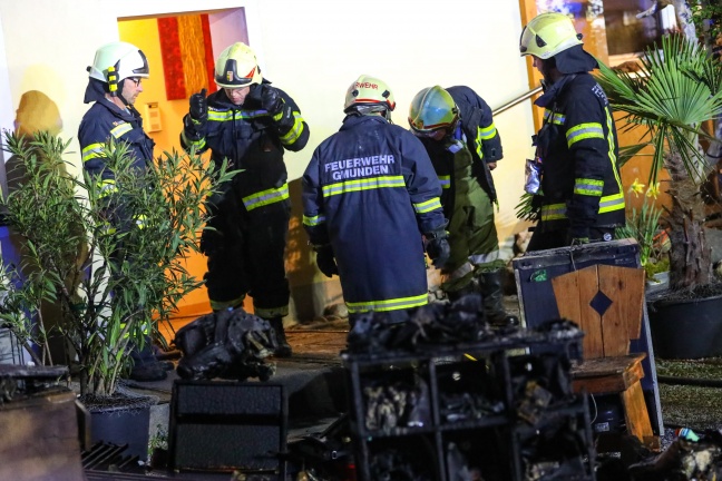 Zimmerbrand in einem Wohnhaus in Gmunden sorgt für größeren Einsatz