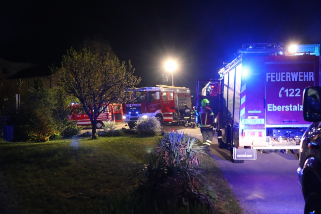 Carport und Auto bei Brand in Eberstalzell erheblich beschädigt