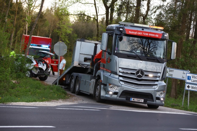 Verkehrsunfall mit drei beteiligten Autos auf Wiener Straße in Edt bei Lambach