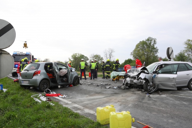 Drei Verletzte bei Frontalcrash auf Innviertler Straße in Wallern an der Trattnach