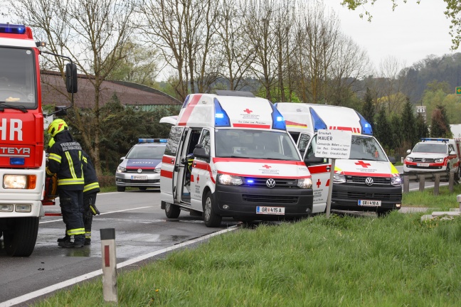 Drei Verletzte bei Frontalcrash auf Innviertler Straße in Wallern an der Trattnach