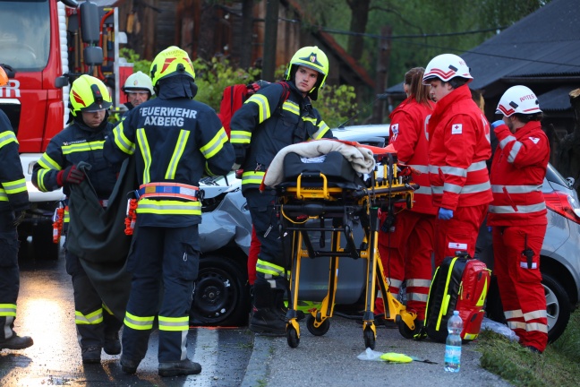 Blitzeis nach Hagelgewitter: Schwerer Verkehrsunfall in Kirchberg-Thening