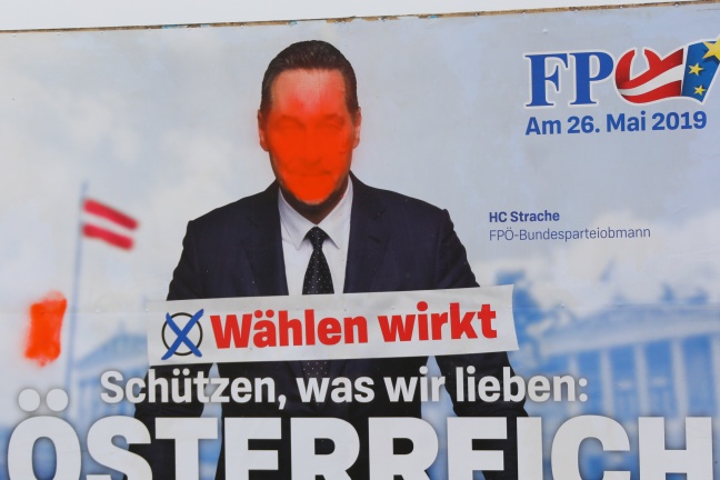 Wahlplakate der FPÖ für die EU-Wahl verunstaltet und beschädigt