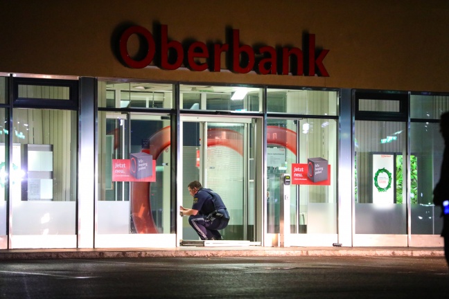 Bankomatsprengungen in Linz-Spallerhof und Ottnang am Hausruck