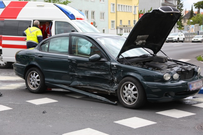 Ein Verletzter bei Kreuzungscrash in Wels-Innenstadt