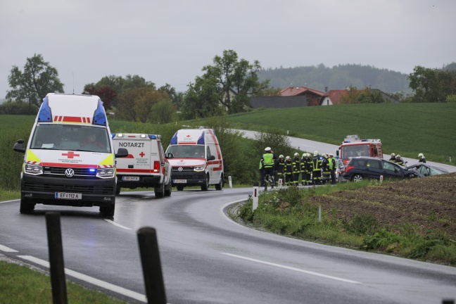 Schwer- und Leichtverletzter bei Frontalkollision in Prambachkirchen