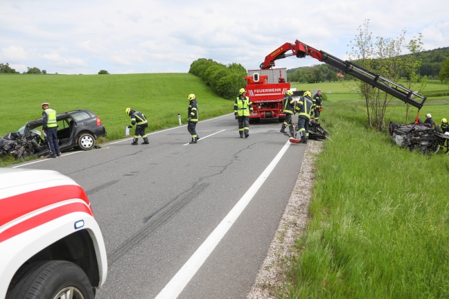 Schwerer Crash auf Salzkammergutstraße bei Regau fordert zwei Schwerverletzte