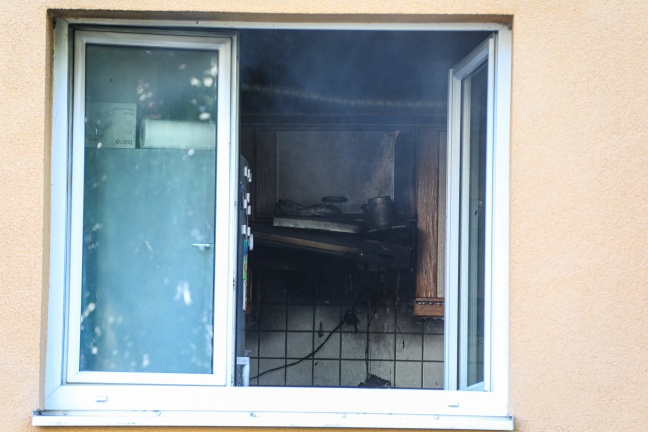 Küchenbrand in Wels-Pernau durch Feuerwehr rasch gelöscht