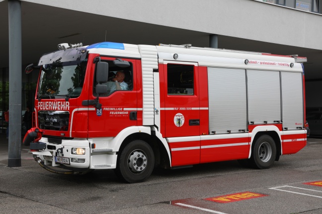 Defekte Beleuchtung in einem Bürogebäude in Wels-Lichtenegg führt zu Feuerwehreinsatz