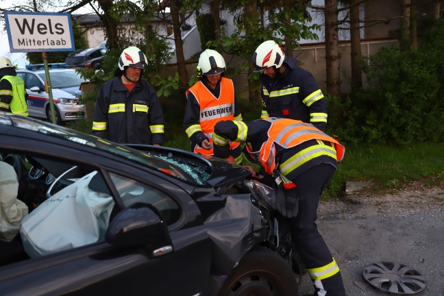 Auto nach Kollision in Wels-Puchberg in einem Feld gelandet