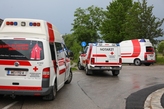 Zwei Radfahrer bei Kollision in Wels-Pernau verletzt