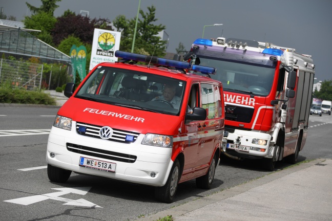 Defekter Beleuchtungskörper in Wels-Lichtenegg führt zu Einsatz der Feuerwehr