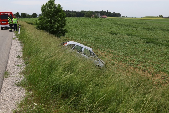 PKW-Lenkerin bei Verkehrsunfall in Steinerkirchen an der Traun schwer verletzt
