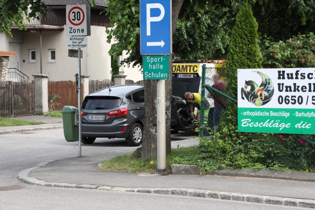 Kreuzungskollision zwischen zwei Autos in Lambach