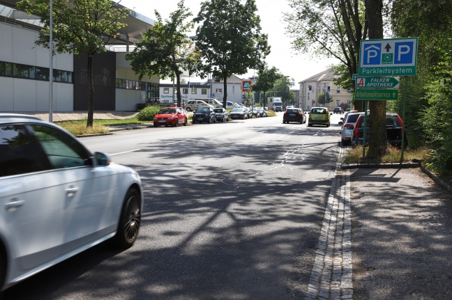 Autolenker ohne Führerschein überrollt in Wels-Lichtenegg Obdachlosen (59) und fährt weiter