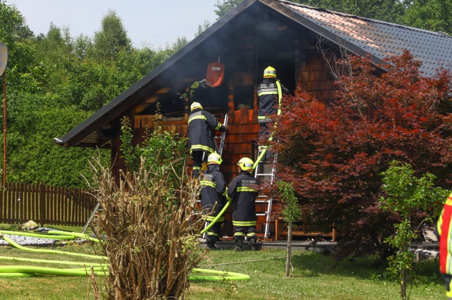 Brand eines Holzhauses in Neukirchen bei Lambach