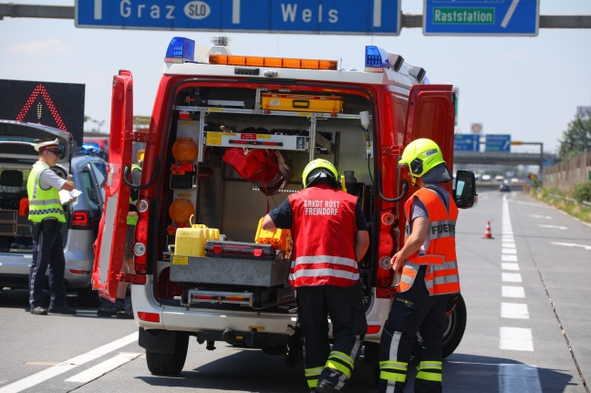 Schwerer LKW-Unfall auf Westautobahn bei Ansfelden fordert einen Verletzten