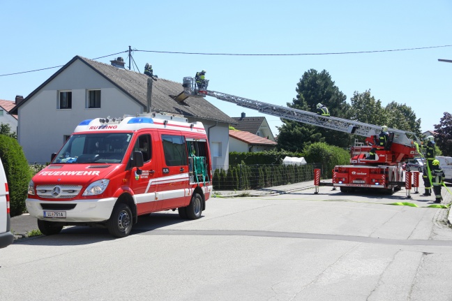 Drei Feuerwehren bei Brand eines Mehrfamilienhauses in Traun im Einsatz