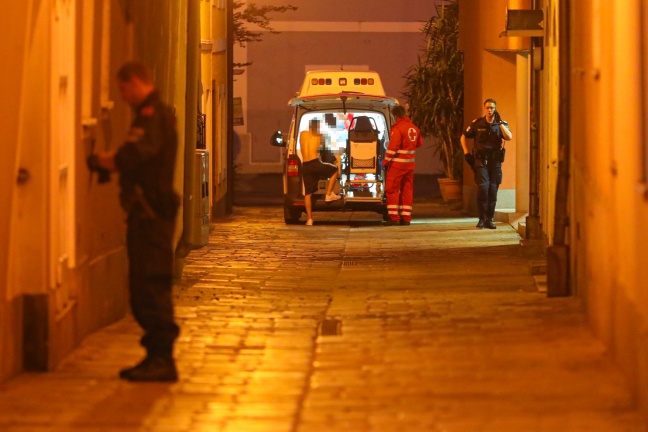 Messerstiche bei nächtlichem Streit mit mehreren Beteiligten in Wels-Innenstadt
