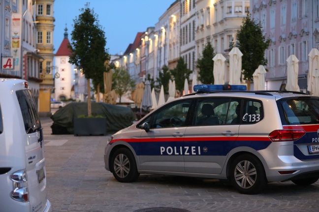 Messerstiche bei nächtlichem Streit mit mehreren Beteiligten in Wels-Innenstadt