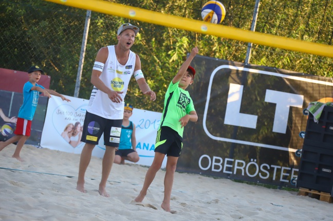 Spannendes Showmatch und unterhaltsame Spiele bei der BeachTrophy in St. Marienkirchen an der Polsenz