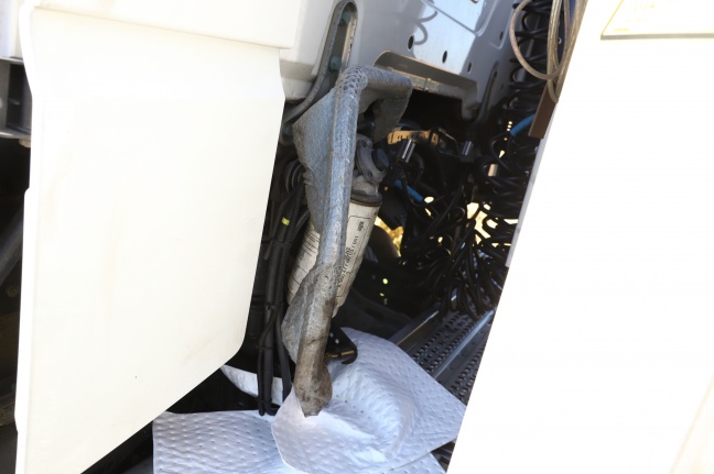 LKW-Sattelzug fuhr mit beschdigtem Dieseltank nach Unfall in Italien bis nach Sattledt