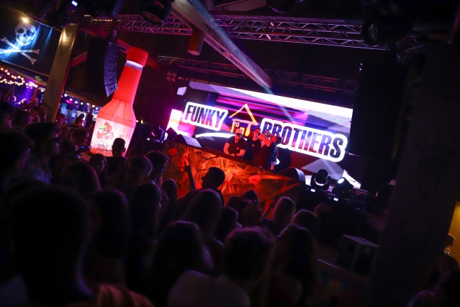 Karibikfest in Weikirchen an der Traun erffnet mit groer Party die Sommerferien