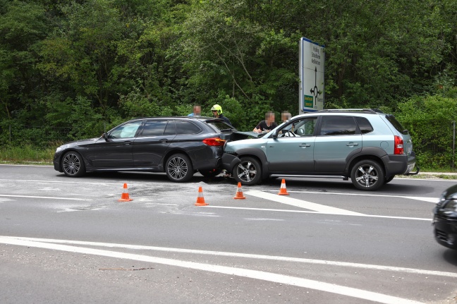 Auffahrunfall in Weißkirchen an der Traun sorgt für erhebliche Verkehrsbehinderungen