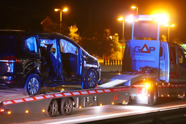 Schwerer Verkehrsunfall auf Westautobahn bei Laakirchen fordert zwei Verletzte