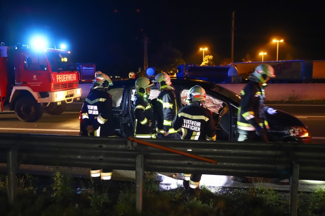 Schwerer Verkehrsunfall auf Westautobahn bei Laakirchen fordert zwei Verletzte