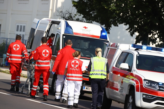 Frau in Wels-Vogelweide von Auto erfasst und schwer verletzt