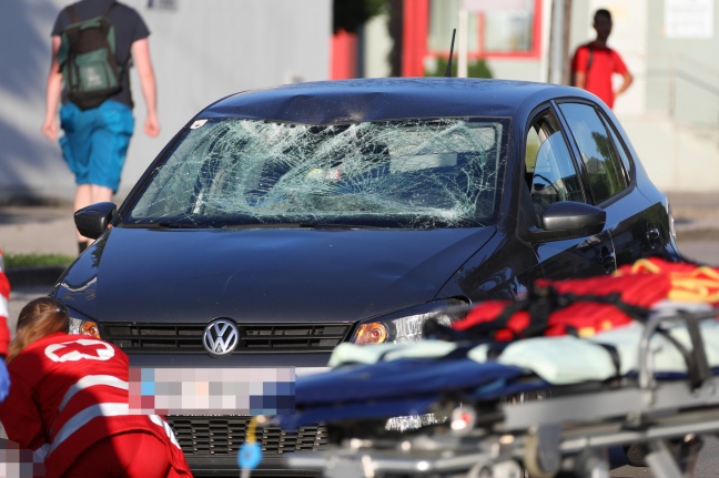Radfahrer in Wels-Vogelweide von Auto erfassst und schwer verletzt
