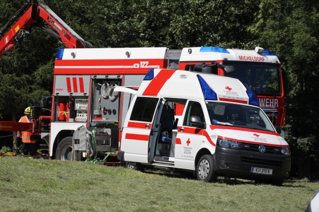 Person bei landwirtschaftlichem Unfall in Inzersdorf im Kremstal unter Traktor eingeklemmt
