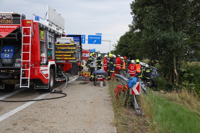 Notarzthubschrauber nach schwerem Unfall auf Westautobahn bei Eberstalzell im Einsatz