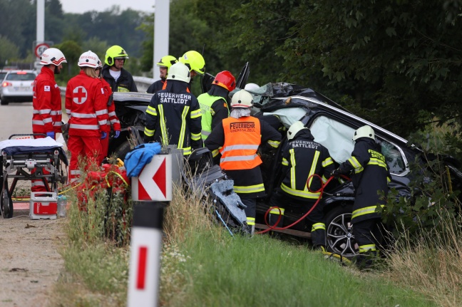 Notarzthubschrauber nach schwerem Unfall auf Westautobahn bei Eberstalzell im Einsatz