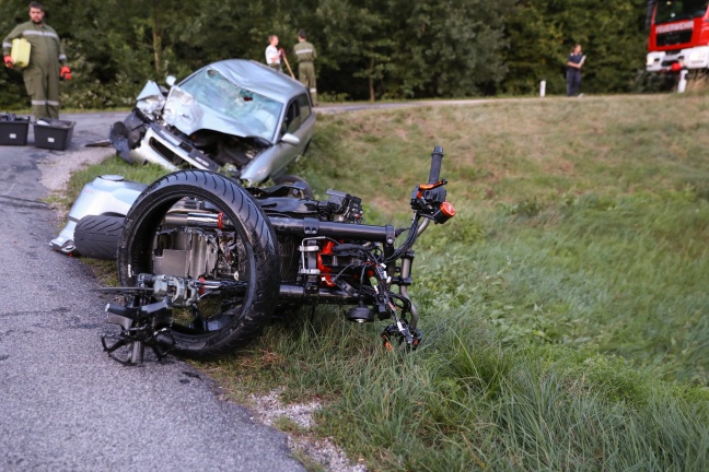 Tödlicher Crash zwischen Motorrad und Auto in Manning