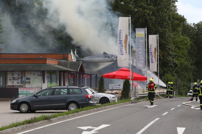 Brand eines Steckerlfisch-Gastrolokals in Roitham am Traunfall