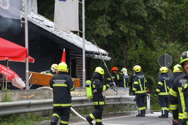 Brand eines Steckerlfisch-Gastrolokals in Roitham am Traunfall