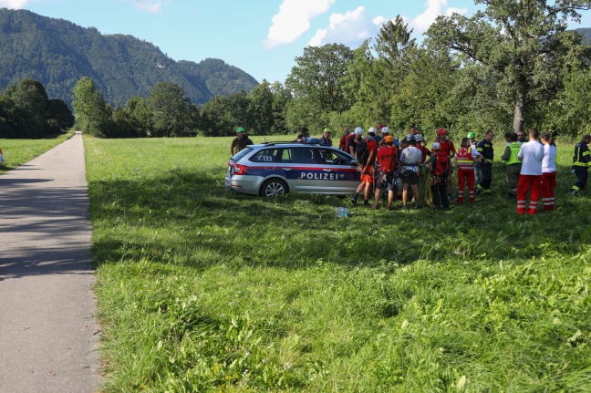 Suchaktion nach eventuell abgestürzter und verletzter Person in Grünburg