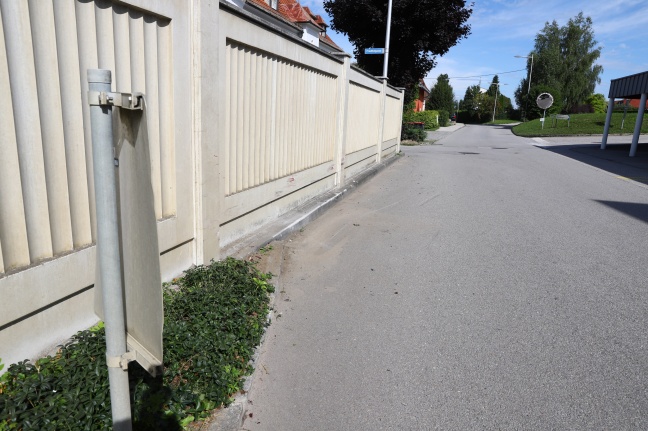 Alkolenker crasht trotz entzogenem Führerschein in Steinhaus mit 1,44 Promille gegen Friedhofsmauer