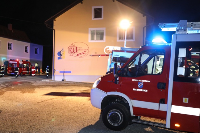 Drei Feuerwehren bei Brand in einem Gasthaus in Michaelnbach im Einsatz