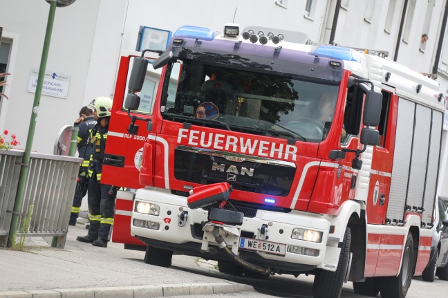 Feuerwehr bei Gasgeruch in einem Betrieb in Wels-Innenstadt im Einsatz