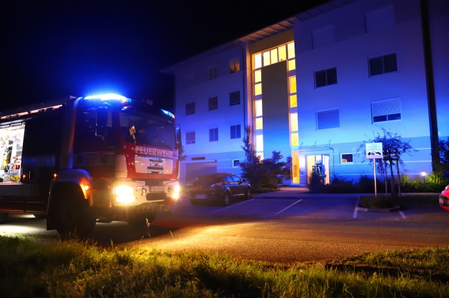 Geruchsbelästigung: Feuerwehr in Thalheim bei Wels zu Gasgeruch alarmiert