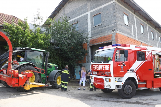 Brand eines Traktors in einer als Werkstätte genutzten Garage in Nußbach noch rechtzeitig bemerkt