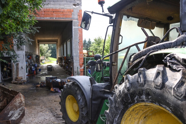Brand eines Traktors in einer als Werkstätte genutzten Garage in Nußbach noch rechtzeitig bemerkt