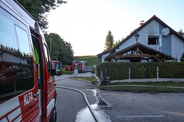 Brand eines Wohnhauses in Atzbach sorgt für größeren Einsatz der Feuerwehr