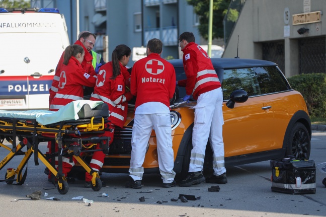 Motorradlenker bei Kollision mit PKW in Wels-Neustadt schwer verletzt